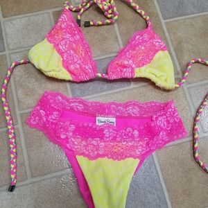 Beach Bunny Neon Dream L top S bottom